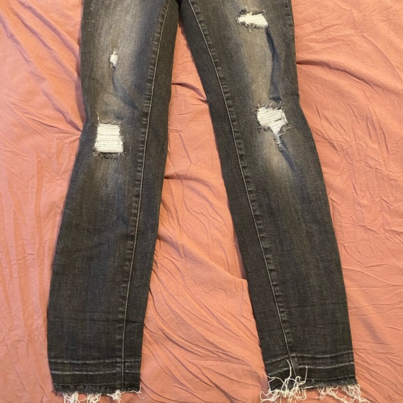 Judy Blue Jeans - Picture 3 of 4